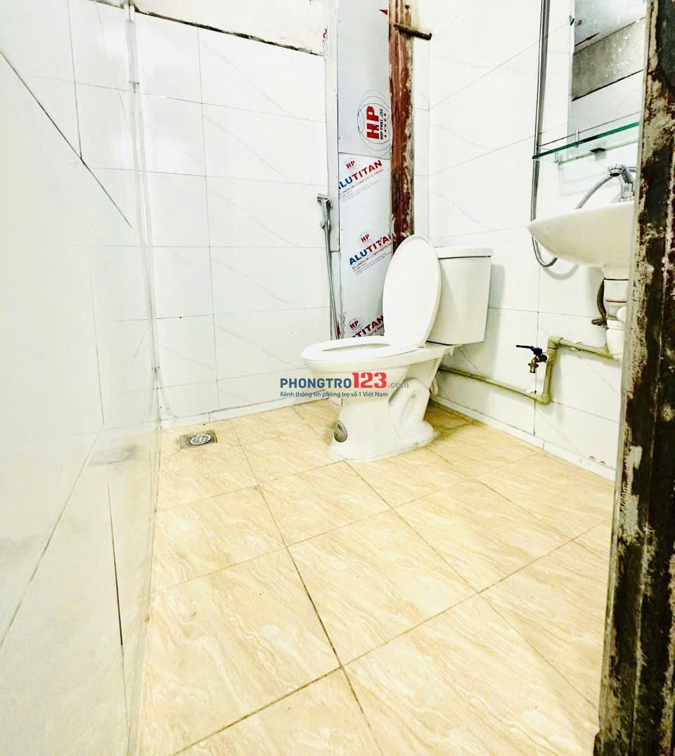 Cần cho thuê phòng trọ khép kín nóng lạnh đầy đủ, gần chợ, tầng 2, địa chỉ ngõ 94 Tân Mai