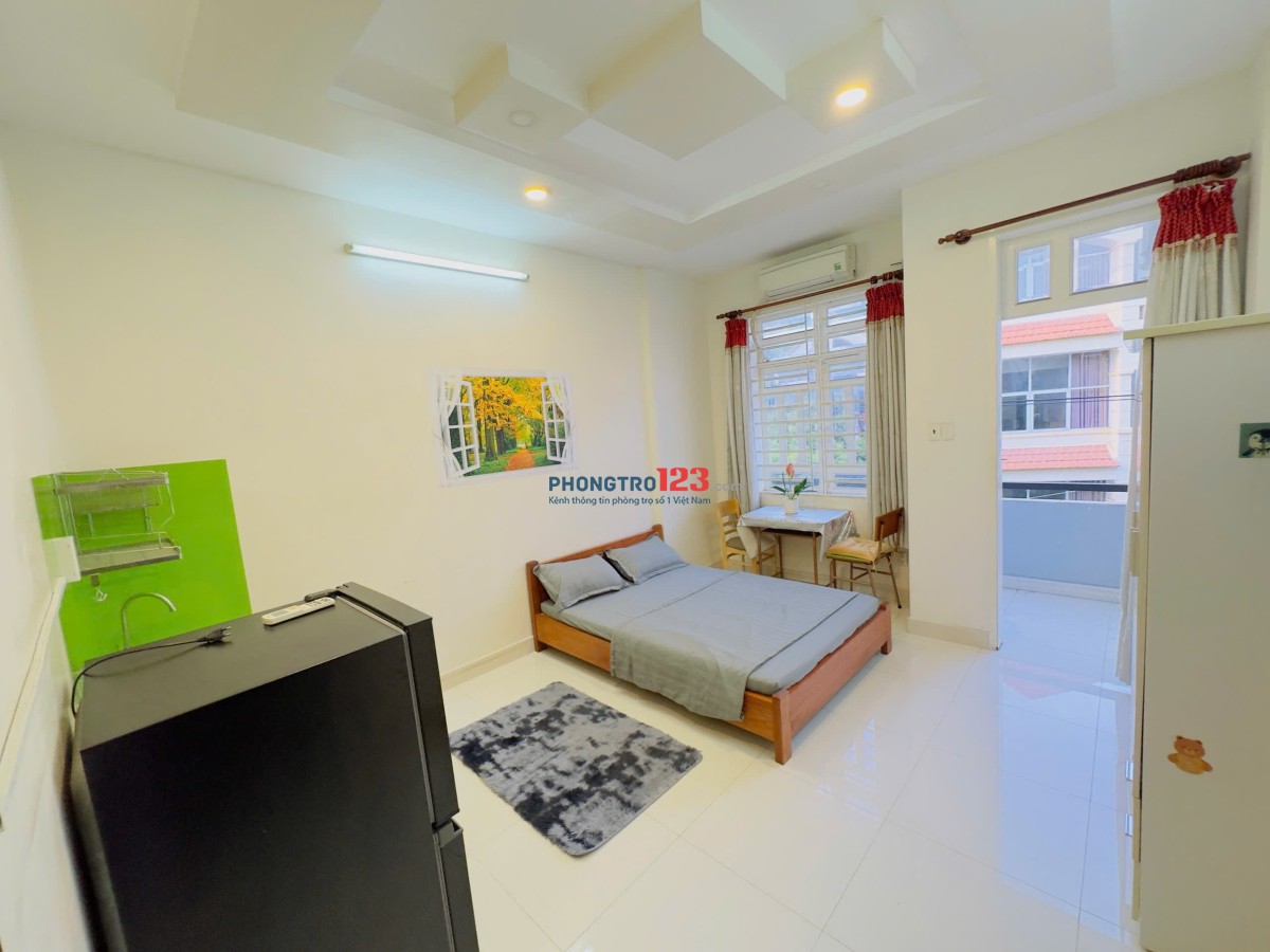 Căn Hộ Dịch Vụ Full Nội Thất, Có Ban Công, Gần Sân Bay Tân Sơn Nhất