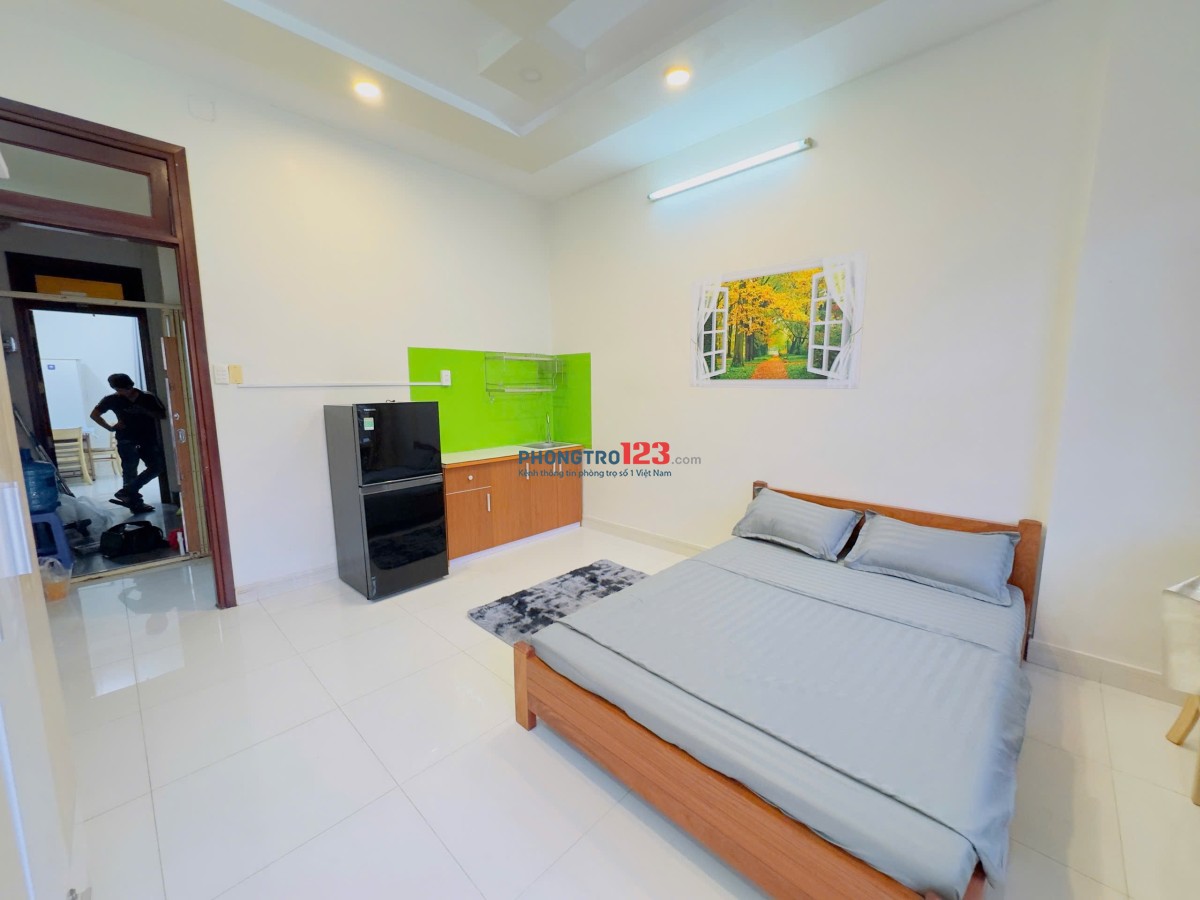Căn Hộ Dịch Vụ Full Nội Thất, Có Ban Công, Gần Sân Bay Tân Sơn Nhất