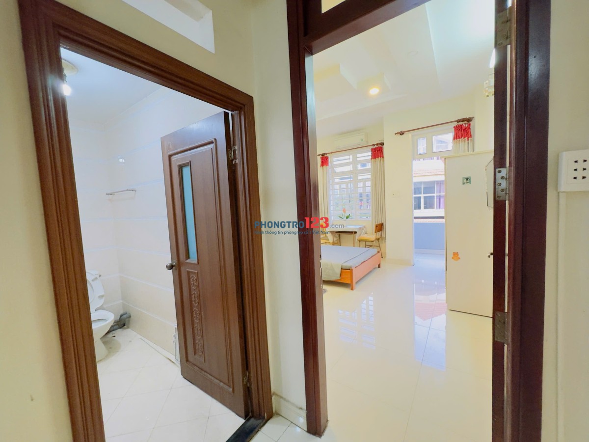 Căn Hộ Dịch Vụ Full Nội Thất, Có Ban Công, Gần Sân Bay Tân Sơn Nhất