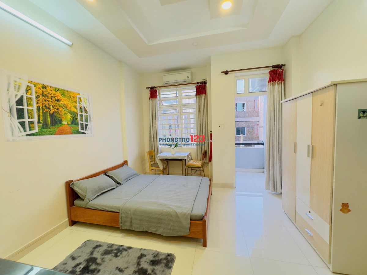 Căn Hộ Dịch Vụ Full Nội Thất, Có Ban Công, Gần Sân Bay Tân Sơn Nhất