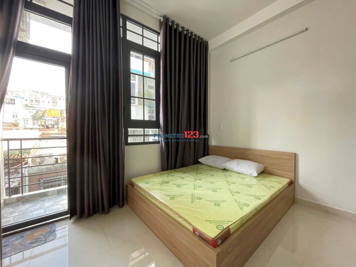 Phòng full nội thất, có ban công - dọn vào ở liền