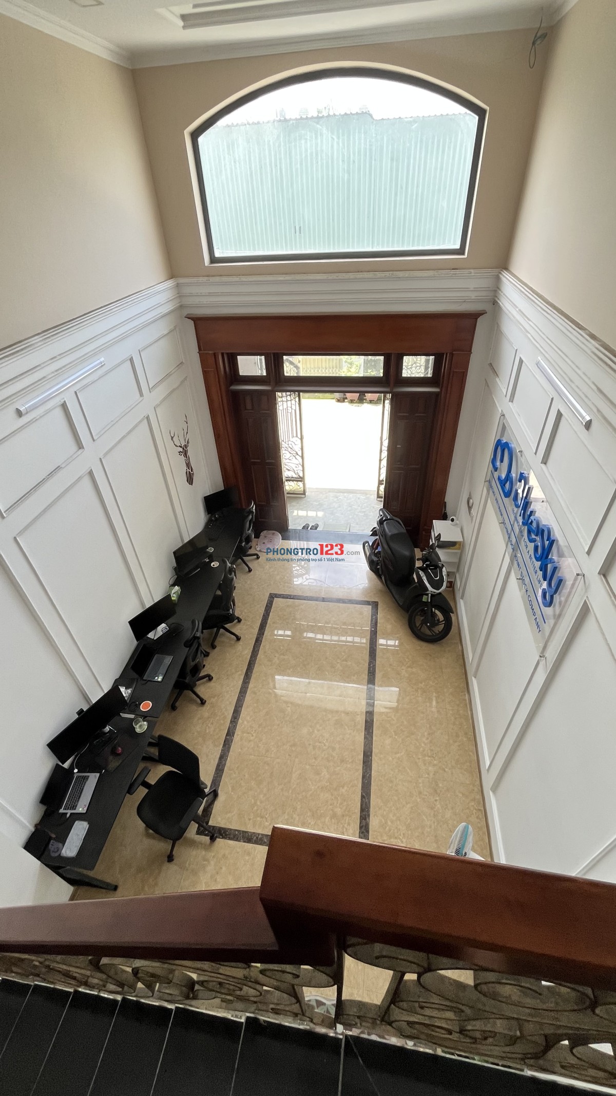 Chia sẻ phòng trống rộng rãi, có ban công view đẹp của nhà nguyên căn - Khu nhà ở cao cấp