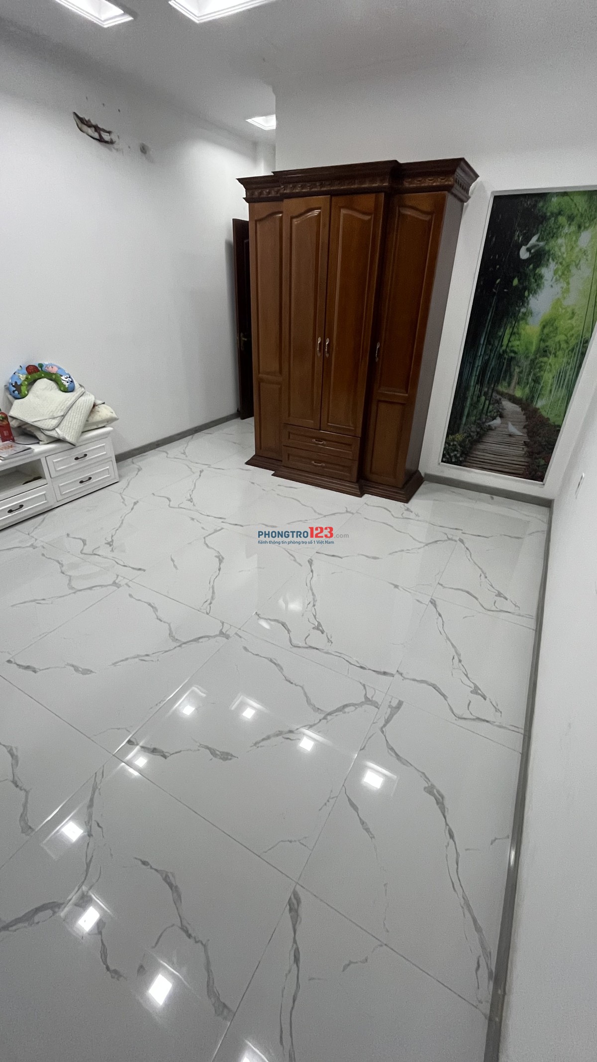 Chia sẻ phòng trống rộng rãi, có ban công view đẹp của nhà nguyên căn - Khu nhà ở cao cấp