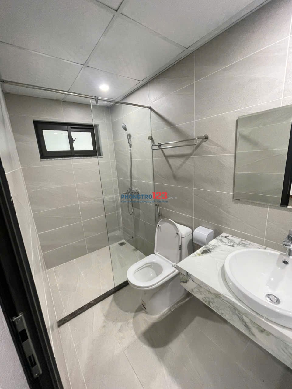 Cho thuê căn hộ nội thất đầy đủ tại Lạc Long Quân, Quận Tây Hồ, Hà Nội