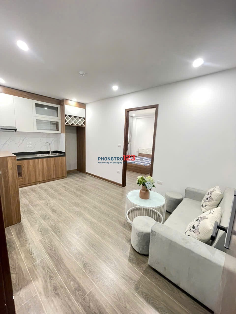 Cho thuê căn hộ nội thất đầy đủ tại Lạc Long Quân, Quận Tây Hồ, Hà Nội