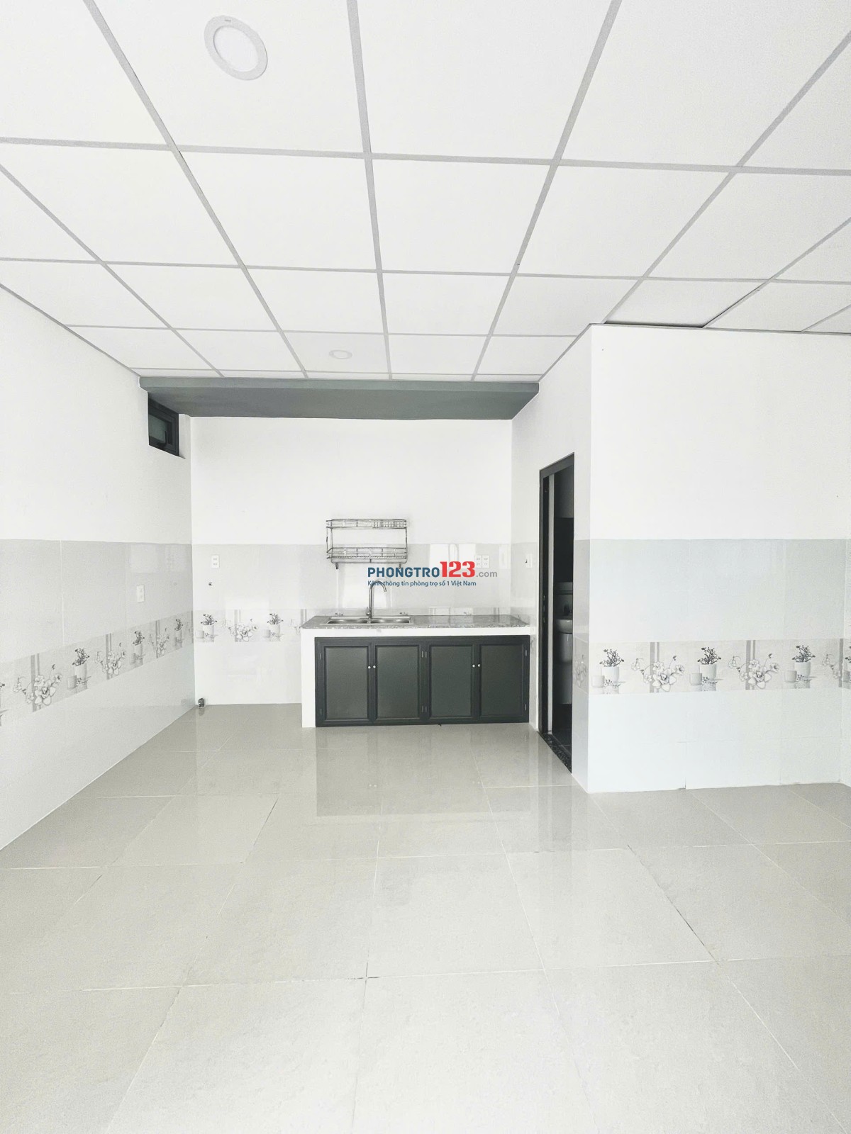 PHÒNG CAO CẤP NGAY KINH TẾ ĐỐI NGOẠI, ĐỖ XUÂN HỢP, YÊN TĨNH CÓ ML