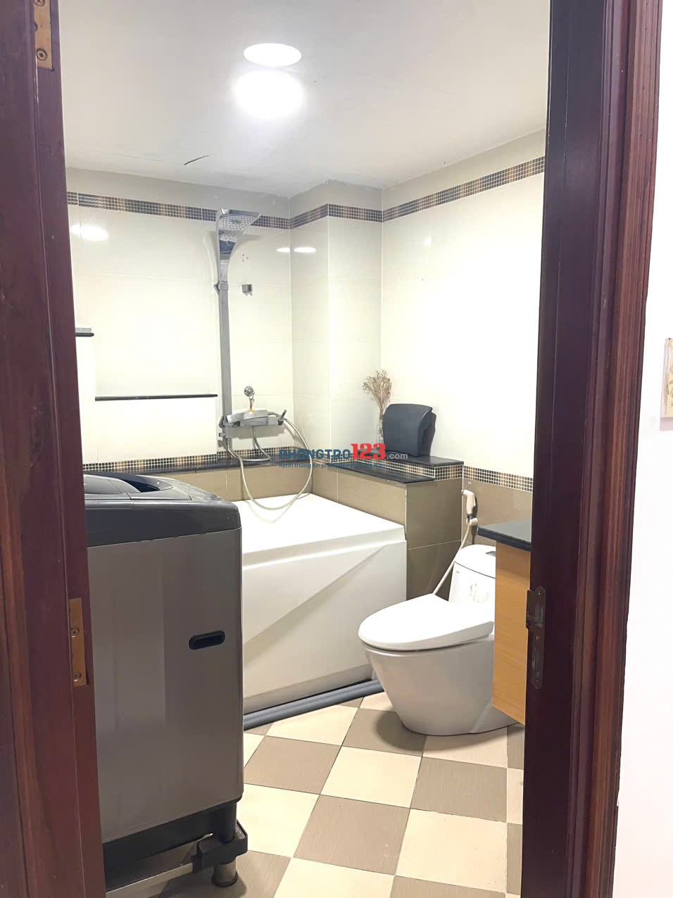 CHO THUÊ CĂN HỘ HUỲNH VĂN BÁNH, PHÚ NHUẬN – FULL NỘI THẤT, BỒN TẮM RIÊNG, BAN CÔNG, GẦN SÂN BAY