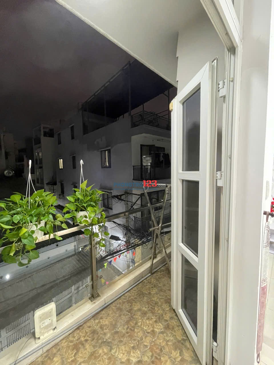CHO THUÊ CĂN HỘ HUỲNH VĂN BÁNH, PHÚ NHUẬN – FULL NỘI THẤT, BỒN TẮM RIÊNG, BAN CÔNG, GẦN SÂN BAY
