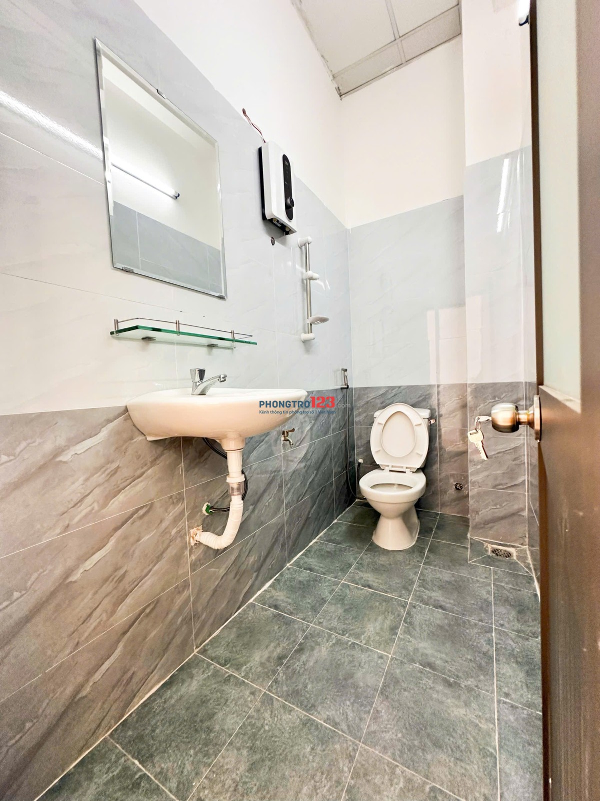 CHO THUÊ PHÒNG TRỌ CÁCH MẠNG THÁNG 8 – QUẬN 3 – GẦN CHỢ TÂN ĐỊNH, CÔNG VIÊN LÊ VĂN TÁM, ĐH KINH TẾ
