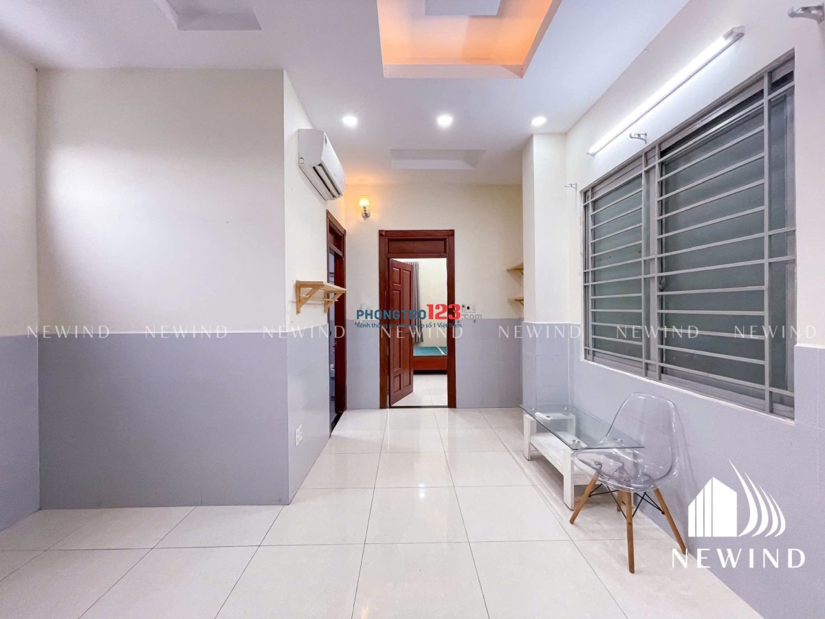  Phòng 1PN rộng rãi, thoáng mát, đã trang bị nội thất cơ bản, dọn vào ở ngay.