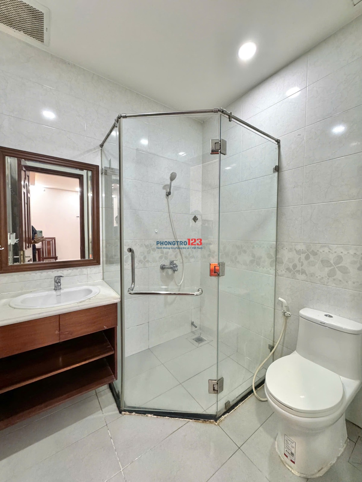 PHÒNG 30m2 FULL NỘI THẤT GỖ CAO CẤP TIỆN NGHI