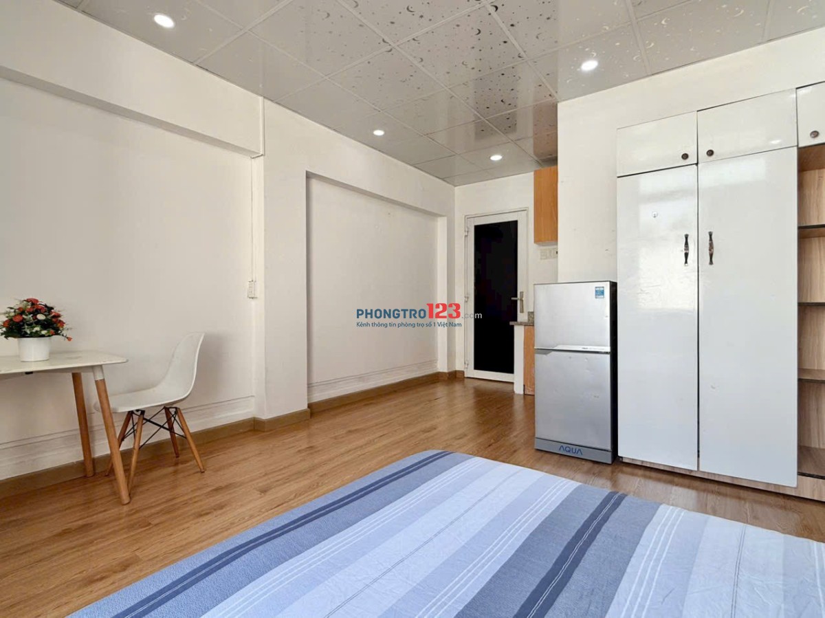 Căn Hộ Cao Cấp Full Nội Thất, Cửa Sổ Thoáng Gần Ngã Tư Hàng Xanh