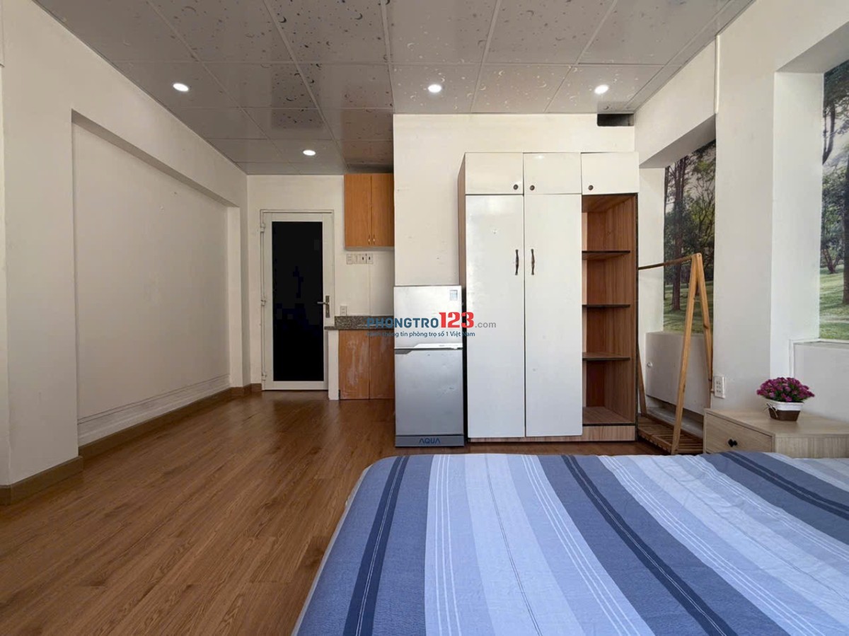Căn Hộ Cao Cấp Full Nội Thất, Cửa Sổ Thoáng Gần Ngã Tư Hàng Xanh