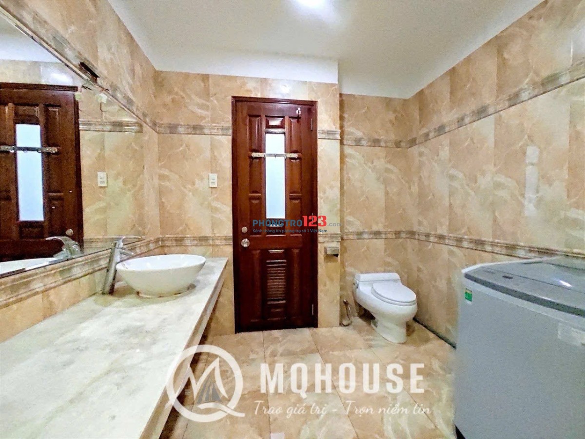 Căn Hộ Dịch Vụ Full Nội Thất, Có Ban Công, Máy Giặt Riêng, Tách Bếp