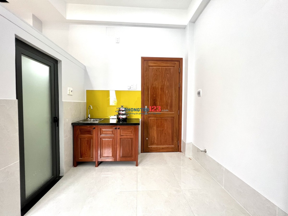 PHÒNG MỚI ĐẦY ĐỦ TIỆN NGHI NGAY, ÁNH SÁNG TỰ NHIÊN