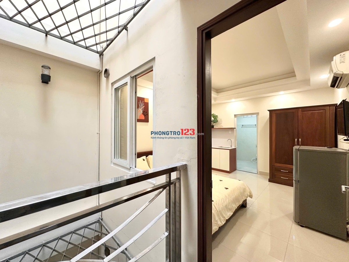 Căn Hộ Full Nội Thất Cửa Sổ Rộng Gần Chợ Bà Chiểu Ngay Nơ Trang Long