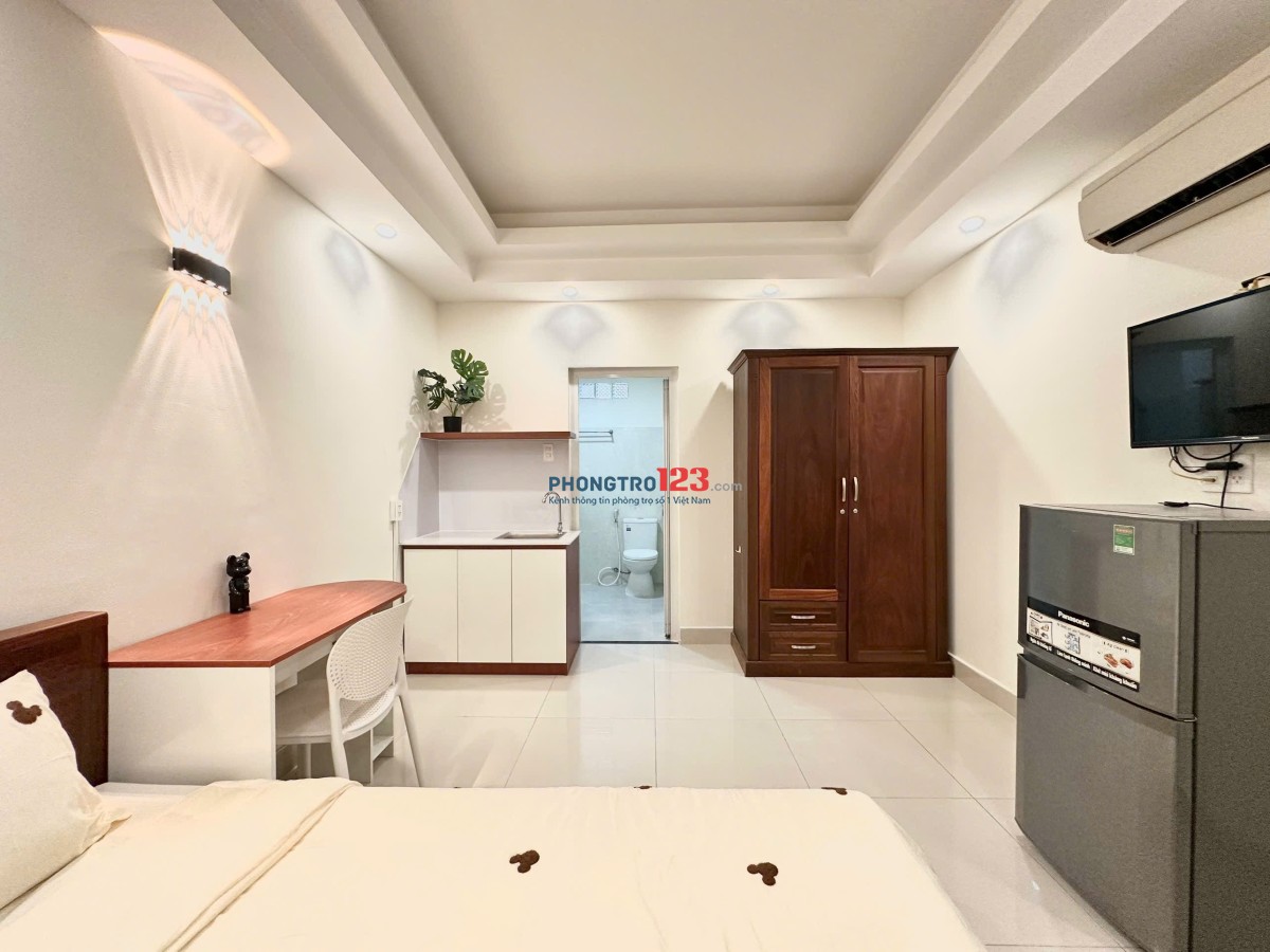 Căn Hộ Full Nội Thất Cửa Sổ Rộng Gần Chợ Bà Chiểu Ngay Nơ Trang Long