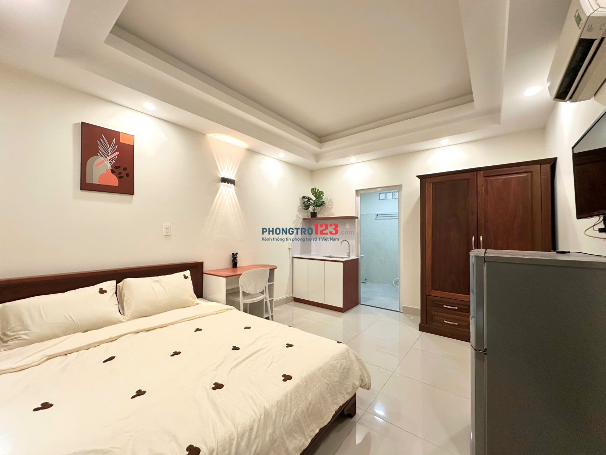 Căn Hộ Full Nội Thất Cửa Sổ Rộng Gần Chợ Bà Chiểu Ngay Nơ Trang Long