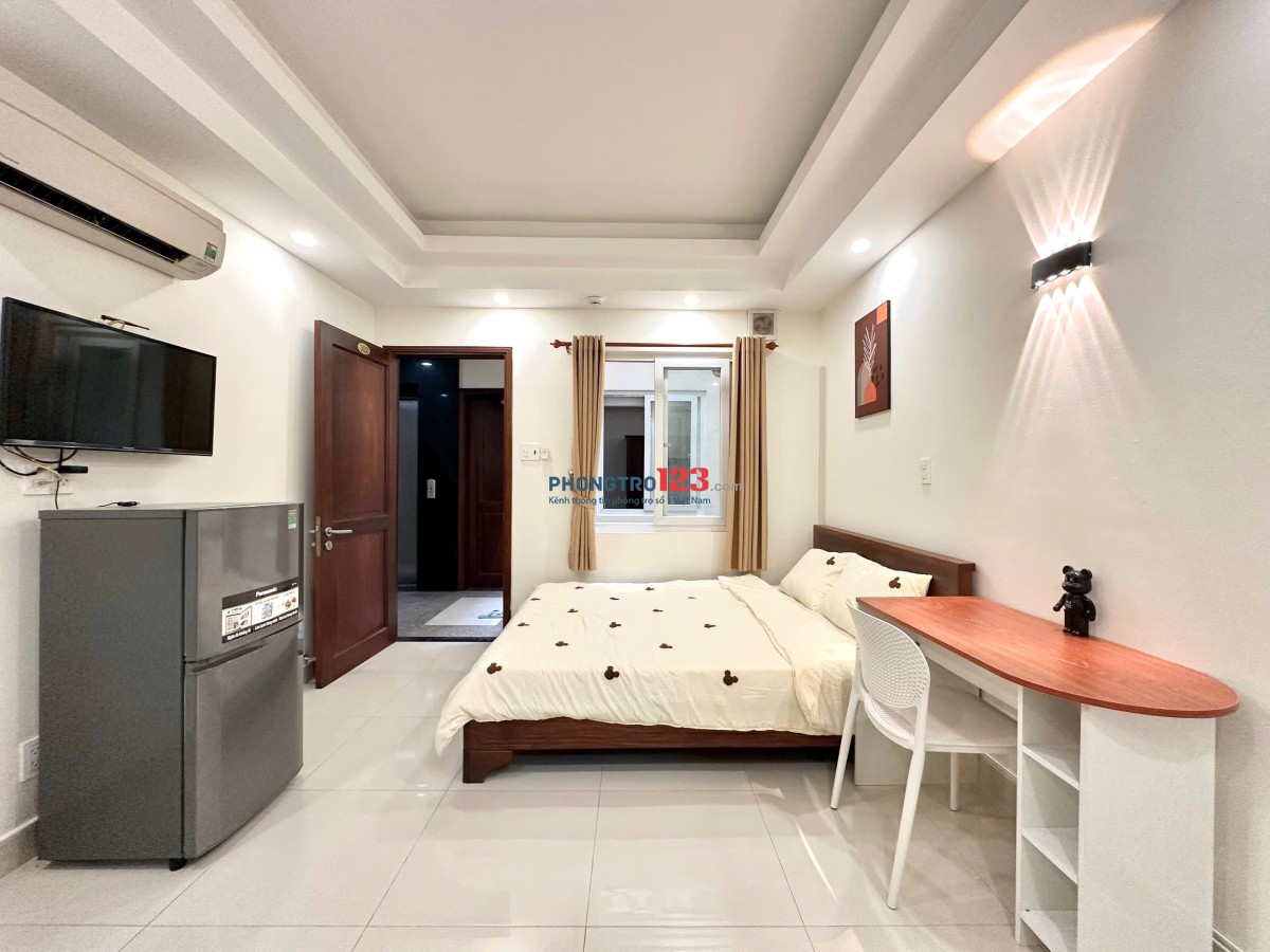 Căn Hộ Full Nội Thất Cửa Sổ Rộng Gần Chợ Bà Chiểu Ngay Nơ Trang Long