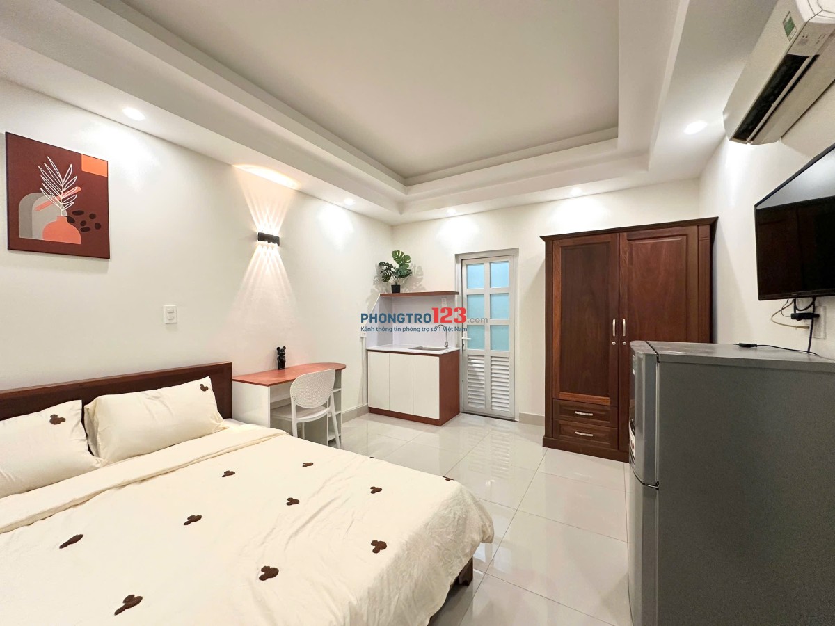 Căn Hộ Full Nội Thất Cửa Sổ Rộng Gần Chợ Bà Chiểu Ngay Nơ Trang Long