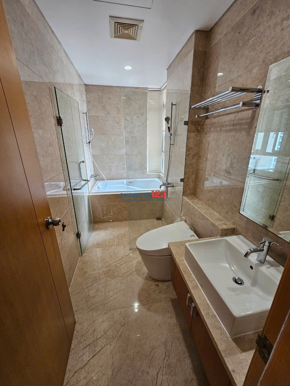 Căn hộ 3PN 100m² full NT – View đẹp tại Cộng Hòa Plaza – Thuê nhanh 18 triệu/tháng