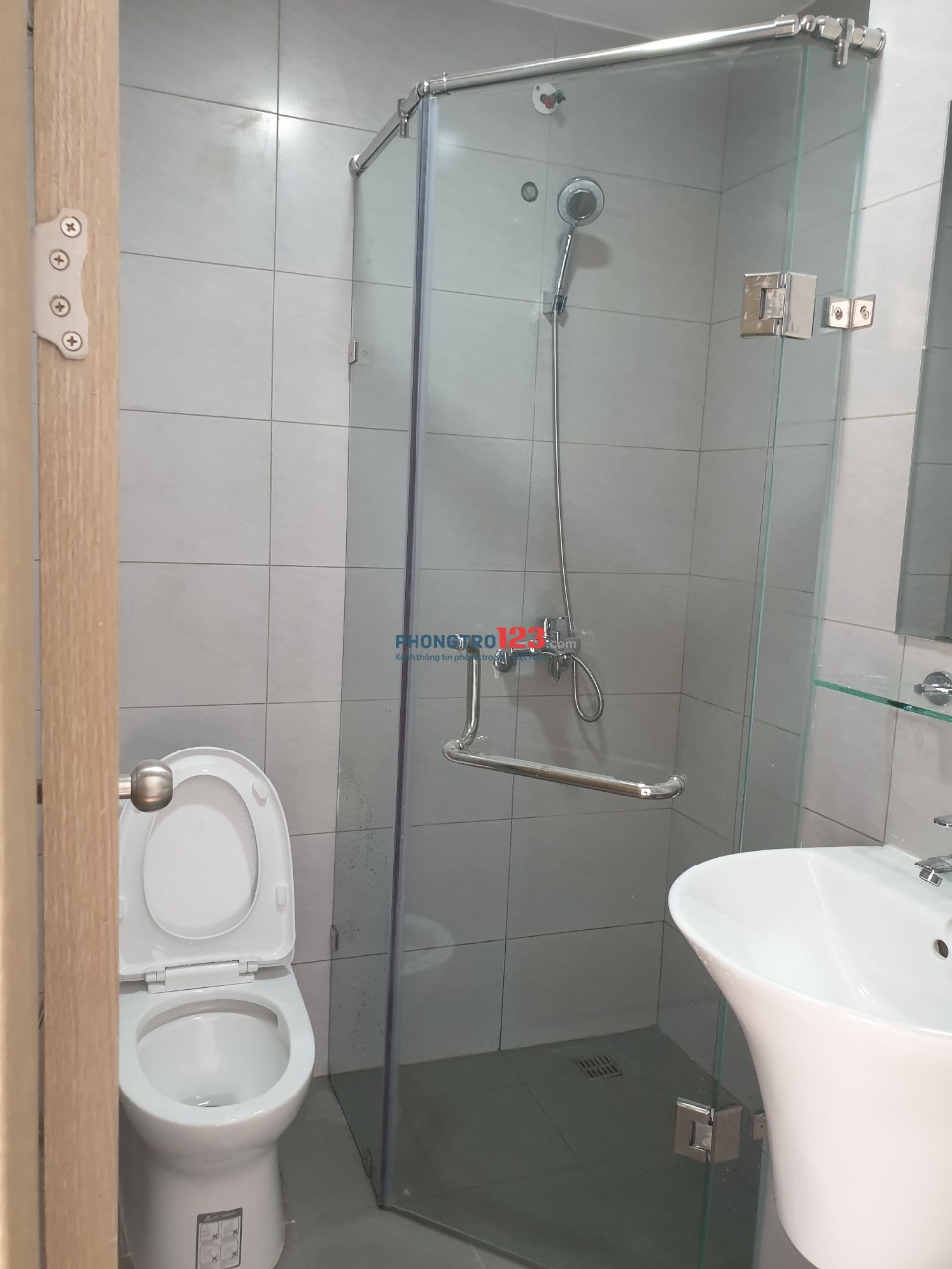 Cho thuê căn hộ 2PN, 2WC - nội thất cơ bản - ưu tiên khách gia đình
