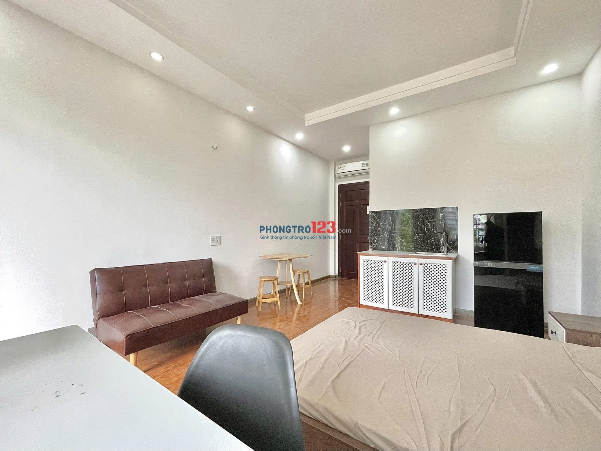 CHO THUÊ PHÒNG FULL NỘI THẤT CỬA SỔ VÀ BAN CÔNG THOÁNG Ở BÌNH THẠNH GIÁP THỦ ĐỨC - LH: 0334998413