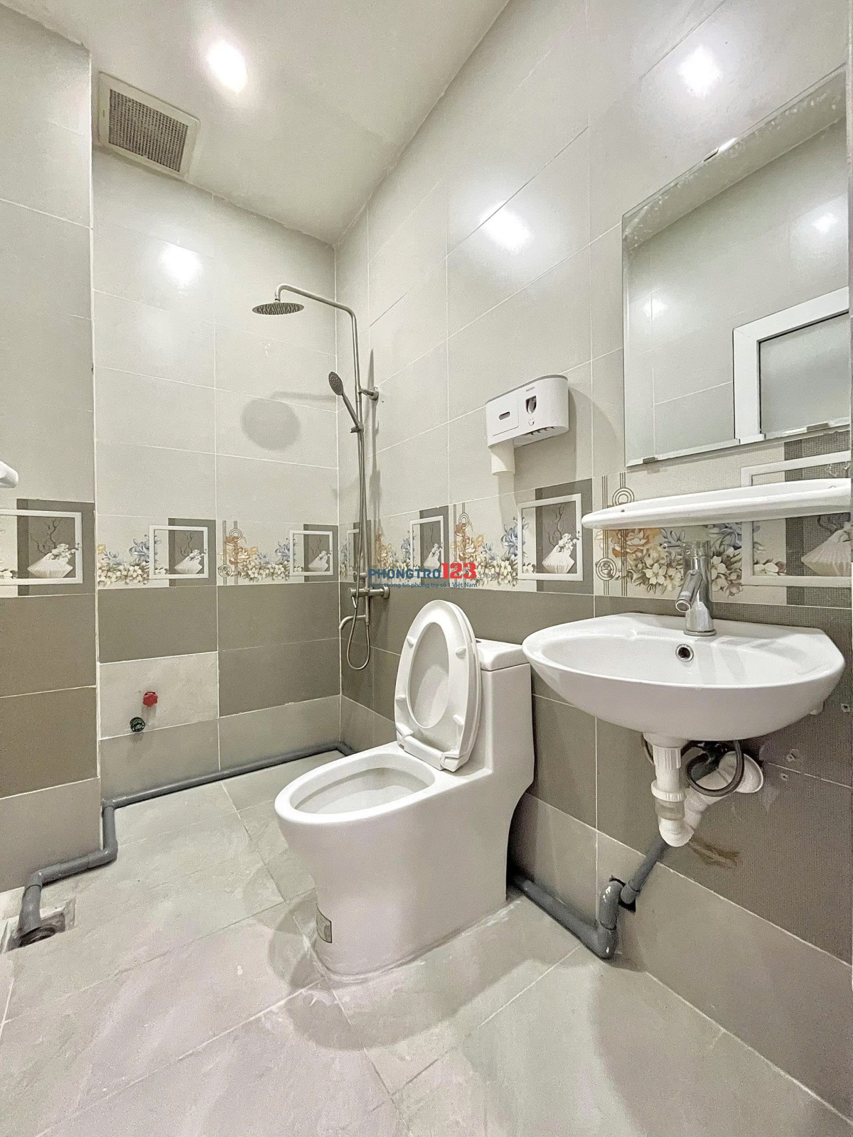 CHO THUÊ PHÒNG FULL NỘI THẤT CỬA SỔ VÀ BAN CÔNG THOÁNG Ở BÌNH THẠNH GIÁP THỦ ĐỨC - LH: 0334998413