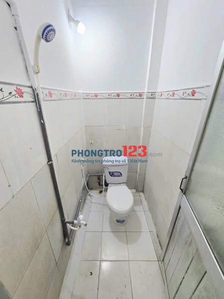 Phòng ở 5 người Gần ĐH Ngân Hàng, Nông Lâm, Sư Phạm Kỹ Thuật,... Giờ Tự DO cửa Vân Tay
