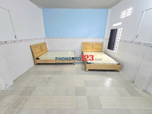 Phòng ở 5 người Gần ĐH Ngân Hàng, Nông Lâm, Sư Phạm Kỹ Thuật,... Giờ Tự DO cửa Vân Tay