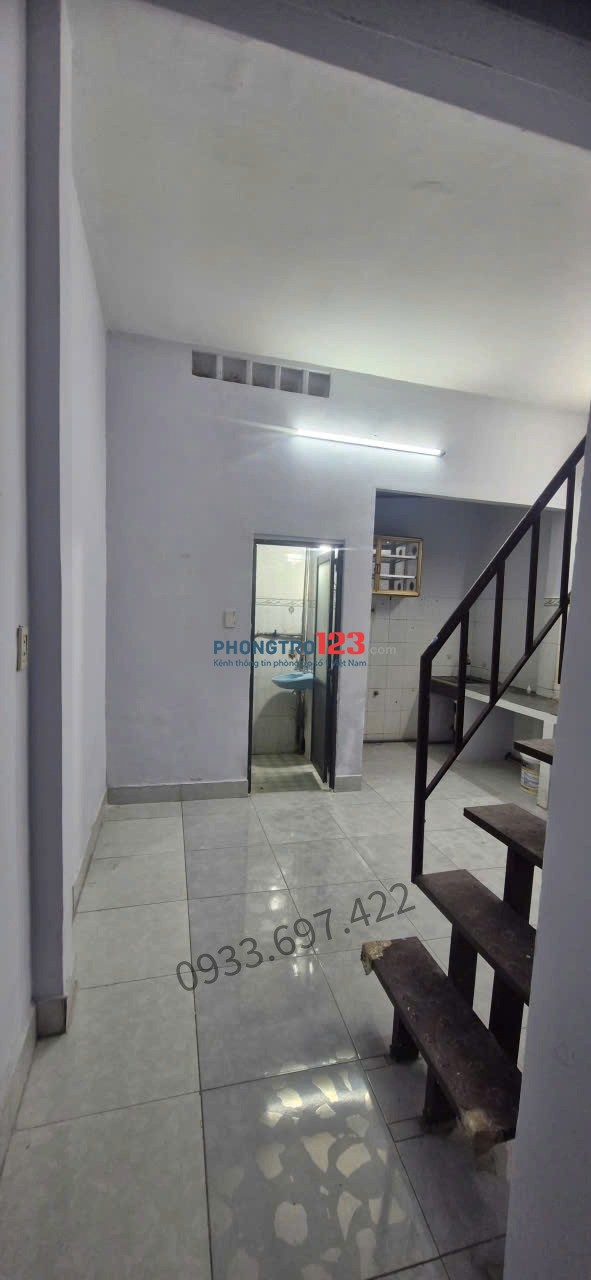 Cho thuê nhà nguyên căn 4x17, 1 trệt 1 gác suốt, Đường xe hơi 8m, Ngã Tư Ga.