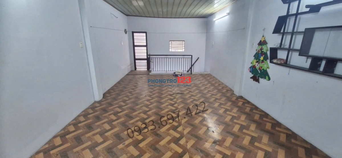 Cho thuê nhà nguyên căn 4x17, 1 trệt 1 gác suốt, Đường xe hơi 8m, Ngã Tư Ga.