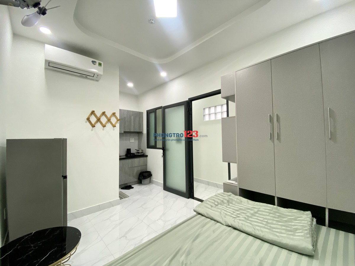 Cho Thuê Phòng Studio Full Nội Thất , Thang Máy , Ngay Đại Học Hutech , Ngã Tư Hàng Xanh