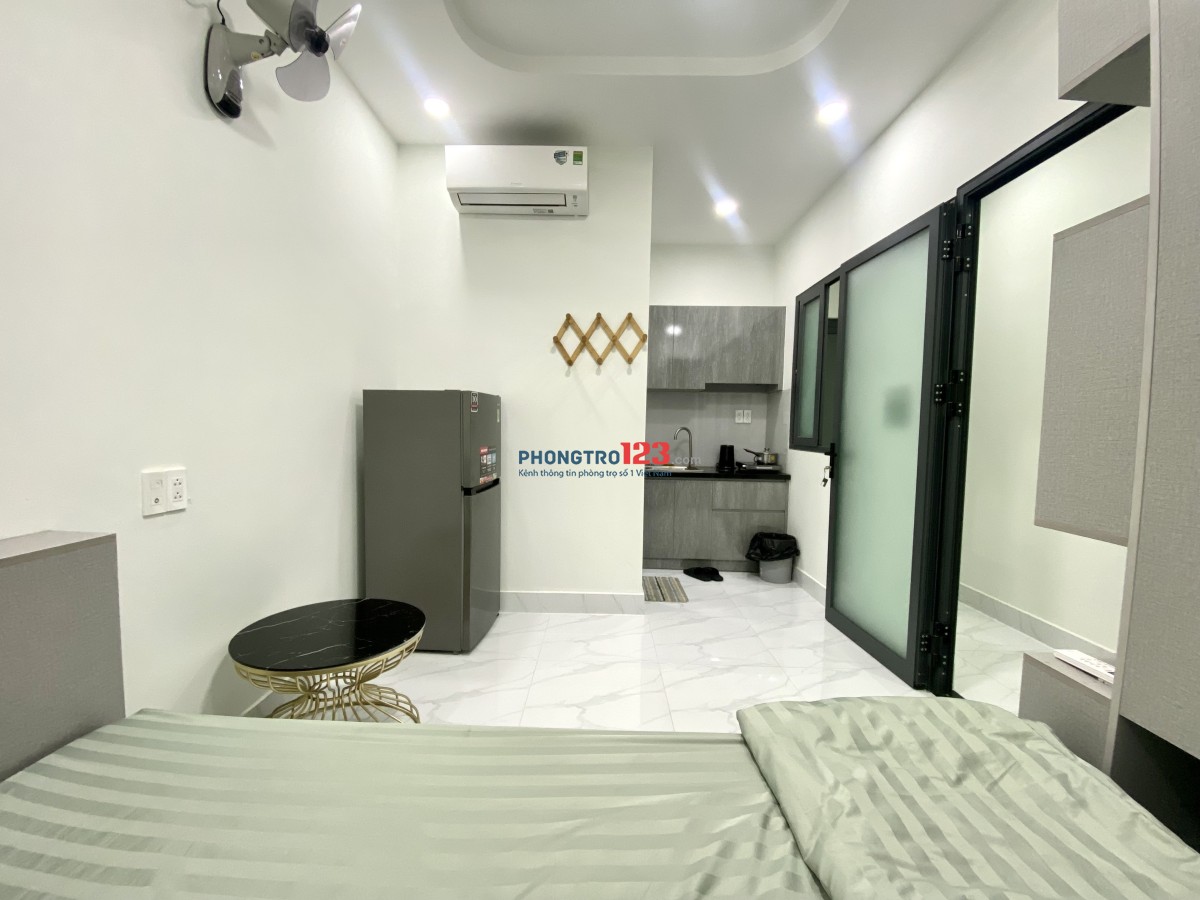 Cho Thuê Phòng Studio Full Nội Thất , Thang Máy , Ngay Đại Học Hutech , Ngã Tư Hàng Xanh