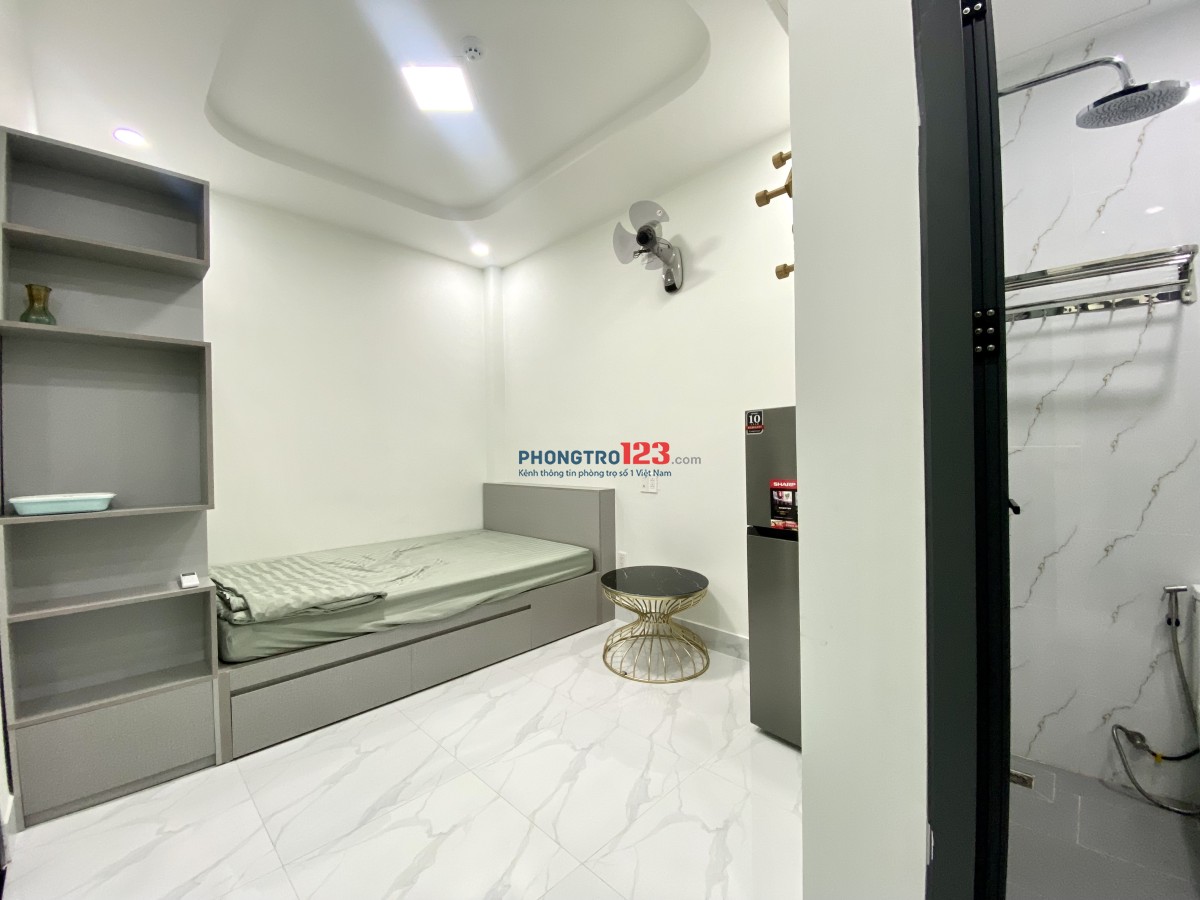 Cho Thuê Phòng Studio Full Nội Thất , Thang Máy , Ngay Đại Học Hutech , Ngã Tư Hàng Xanh