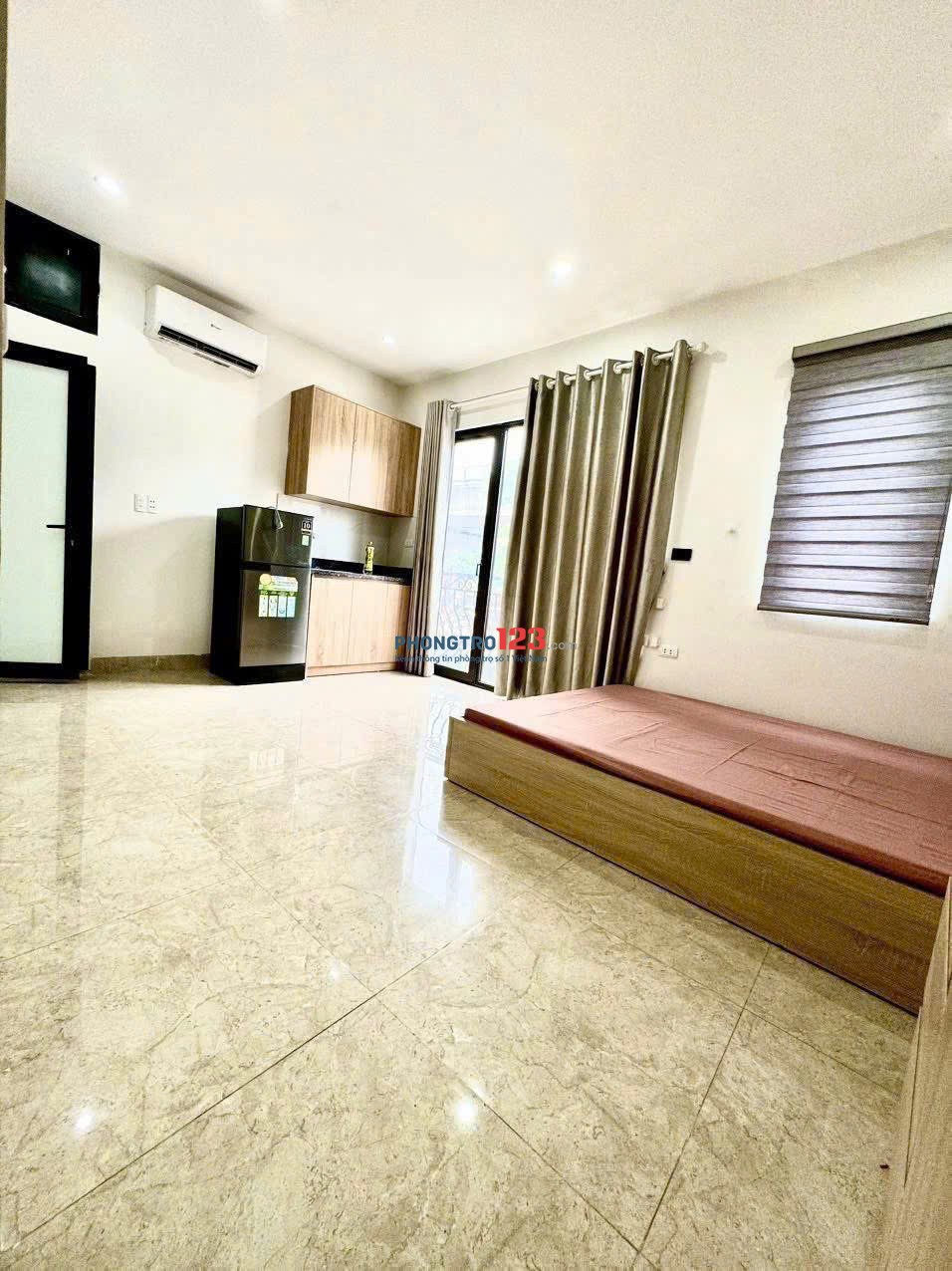 Phòng đầy đủ tiện nghi full nội thất.