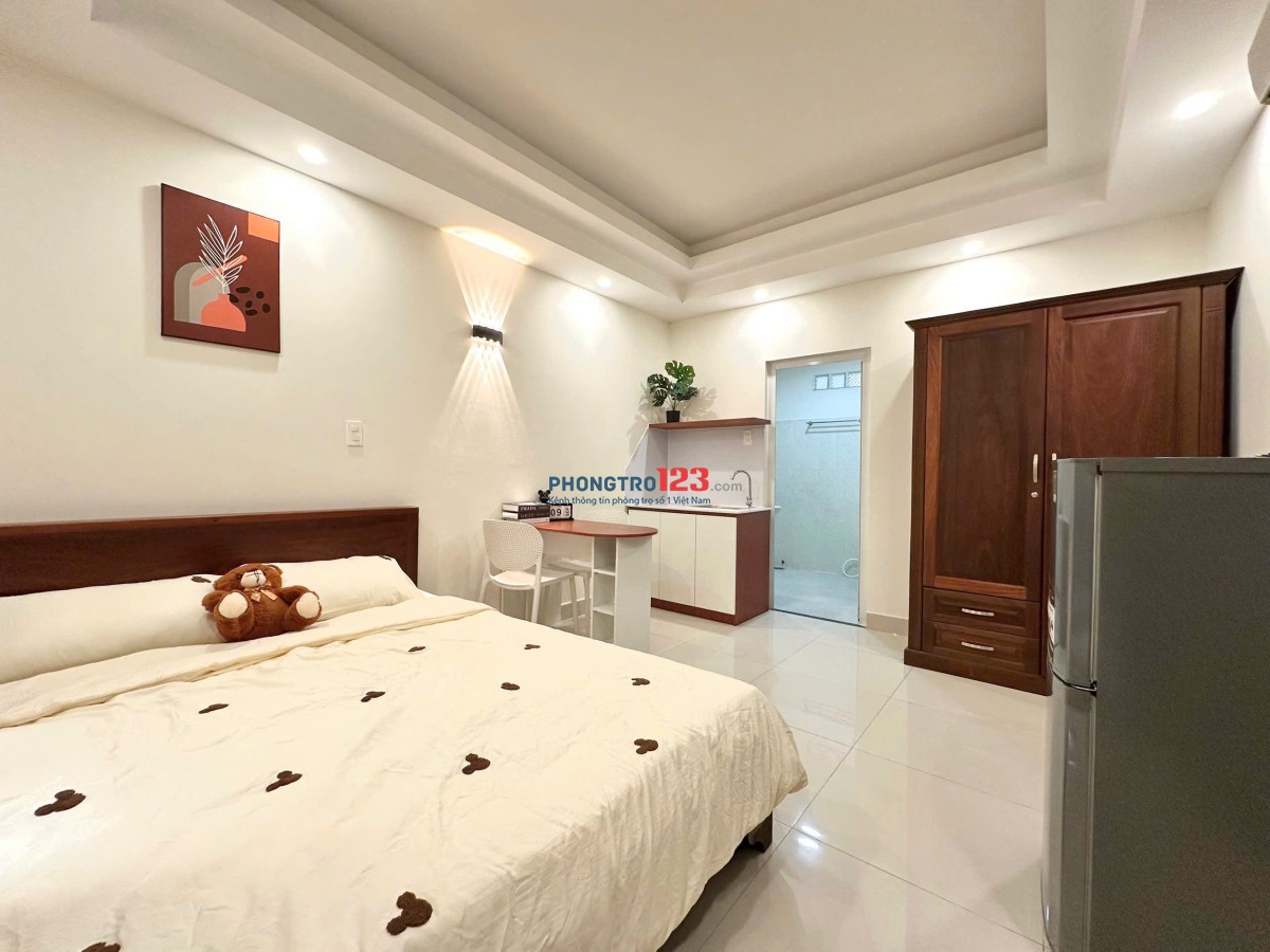Cho thuê chdv ngay trường Swinburne Bạch Đằng, p2, Tân Bình, full nội thất mới