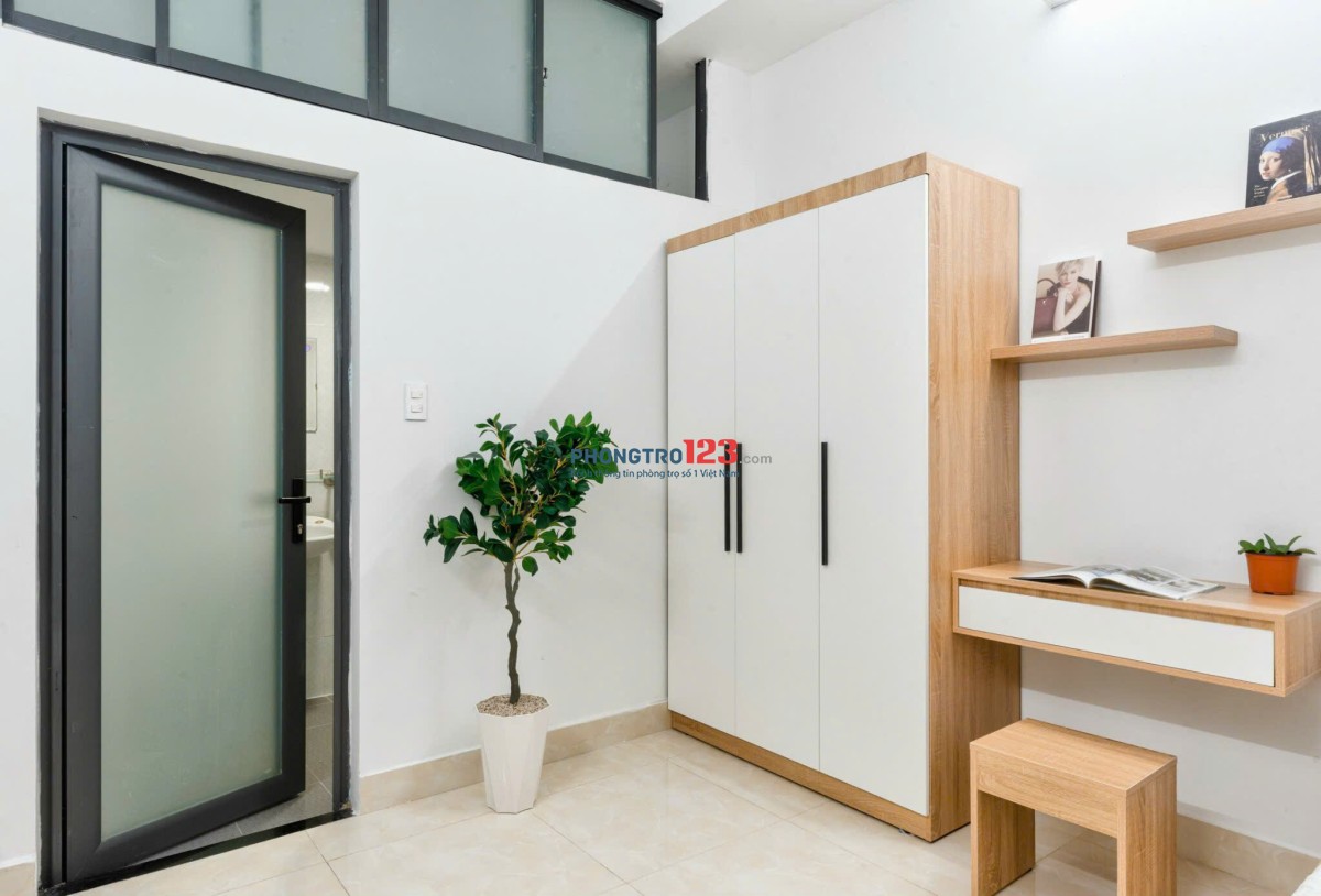 CHO THUÊ PHÒNG FULL NỘI THẤT BAN CÔNG VIEW LANDMARK ở bình thạnh giáp q3,q1 - lh: 0334998413