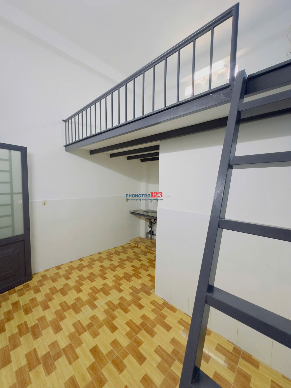 Đường Trần Thị Điệu ngay CD Công Thương, Phòng 20m2 có gác an ninh