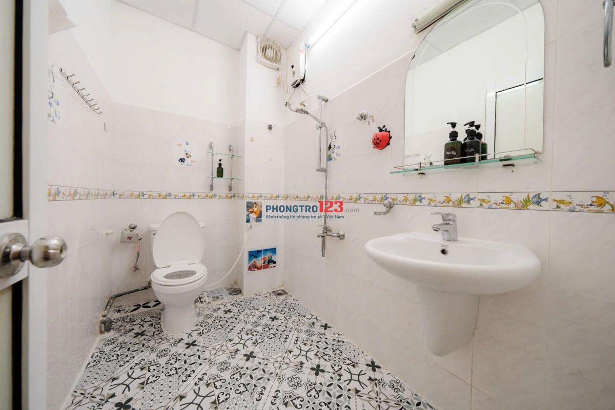 Cho Thuê Căn Hộ 1PN Ban Công , 50m2 - NGAY Nguyễn Đình Chiểu Quận 1 - Gần Hồ Con Rùa Quận 3