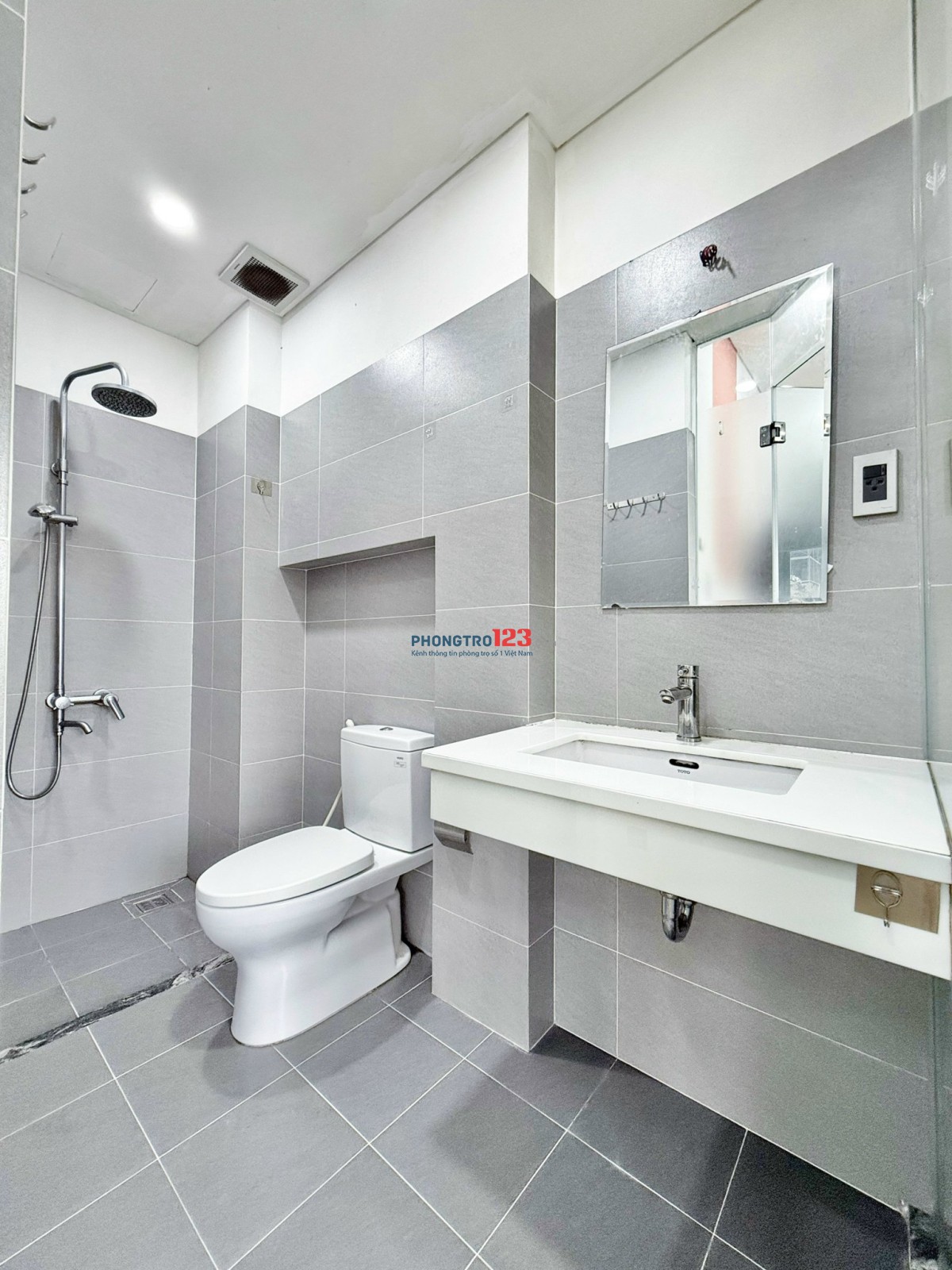 CHO THUÊ STUDIO FULL NỘI THẤT MÁY GIẶT, BAN CÔNG RIÊNG GẦN HOÀNG SA, TRƯỜNG SA