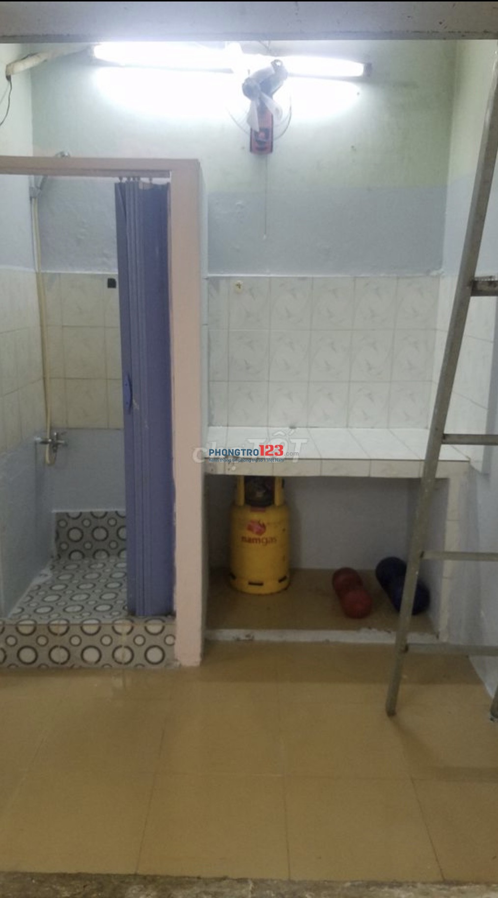 Cho thuê phòng trọ mặt tiền đường lớn Quận 4 gần Trường Đại Học Luật