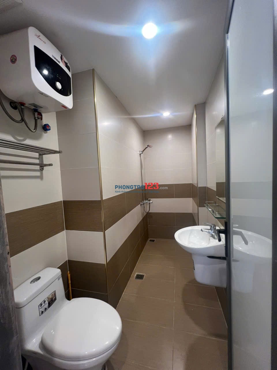 Duy nhất 1 phòng khép kín - 622 Lạc Long Quân - Đối diện Lotte Mall Tây Hồ