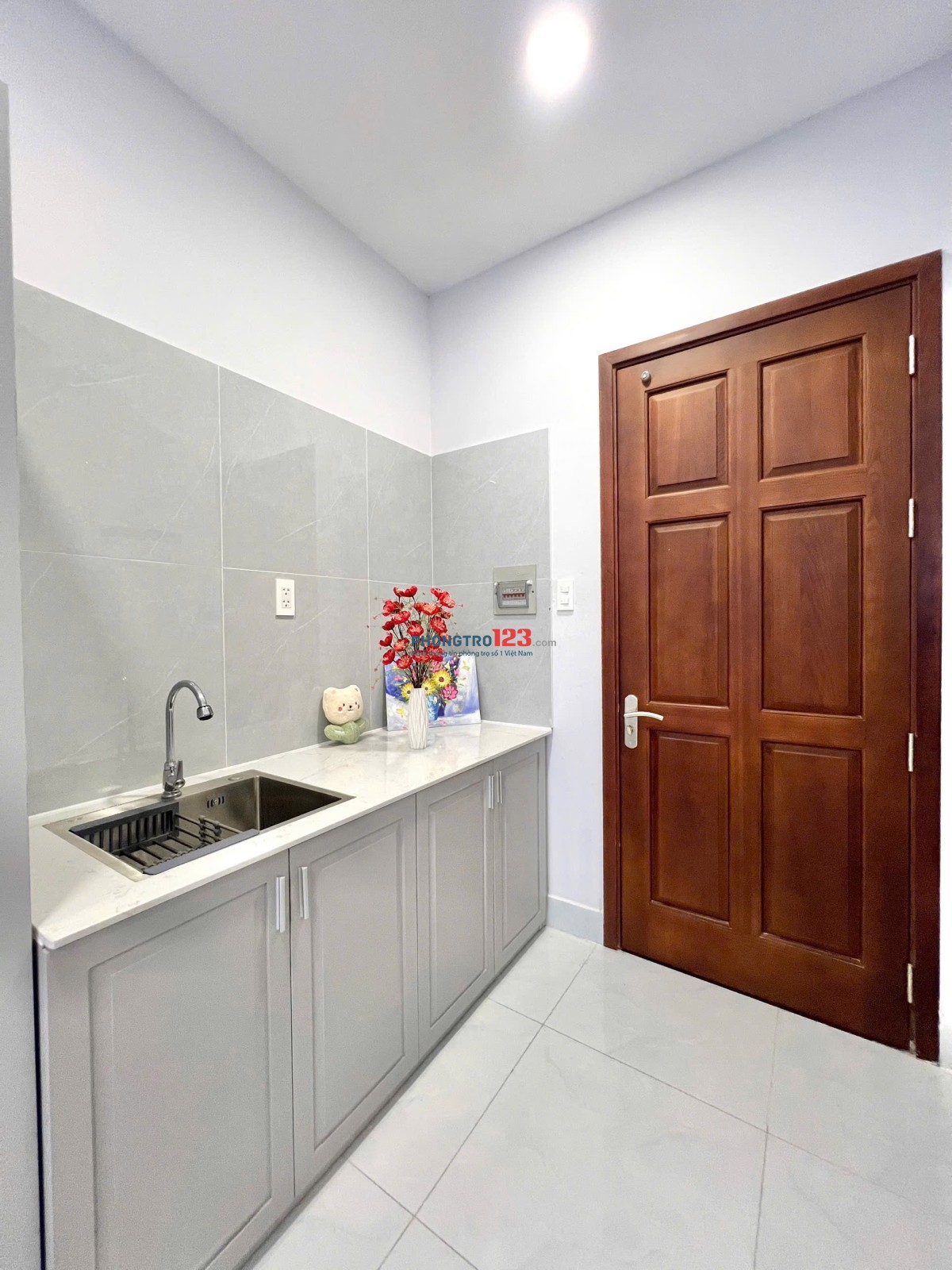 PHÒNG MỚI - CÓ BAN CÔNG - ĐỦ NỘI THẤT - NGAY ĐƯỜNG CỘNG HOÀ - GẦN SÂY BAY TSN
