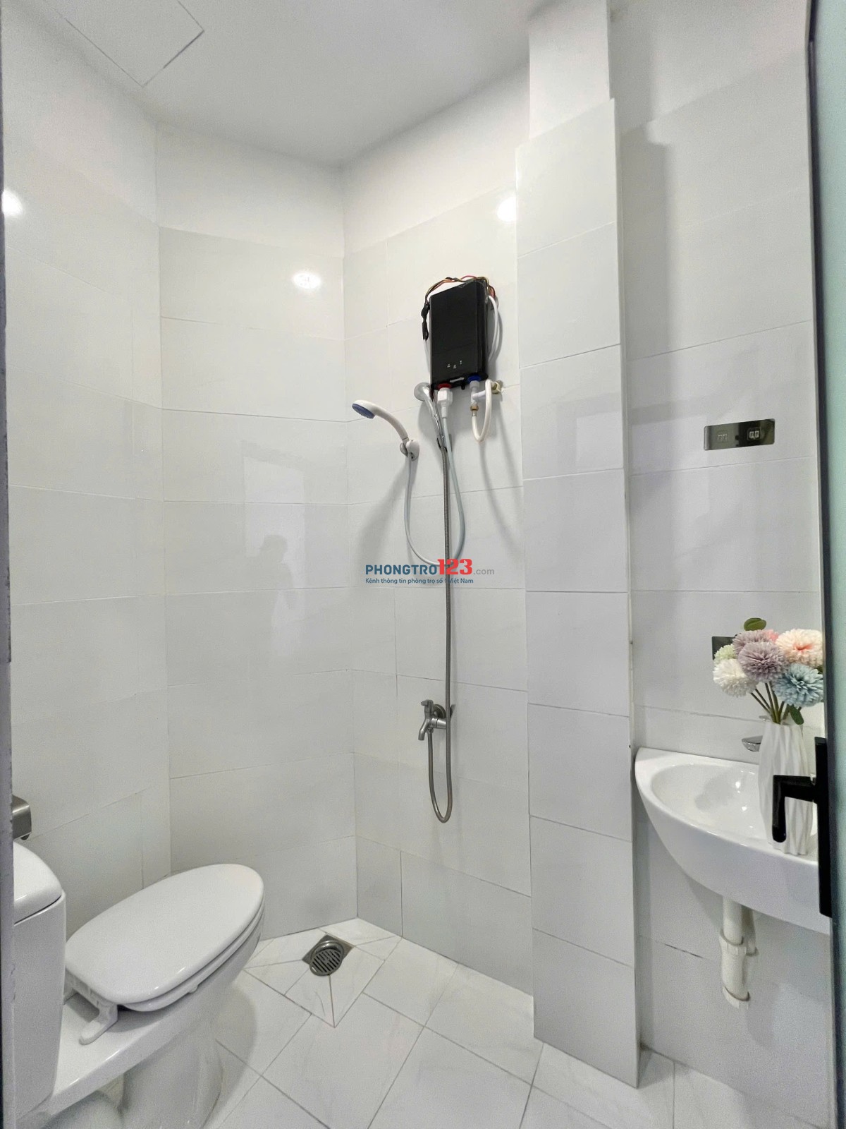 PHÒNG MỚI - CÓ BAN CÔNG - ĐỦ NỘI THẤT - NGAY ĐƯỜNG CỘNG HOÀ - GẦN SÂY BAY TSN