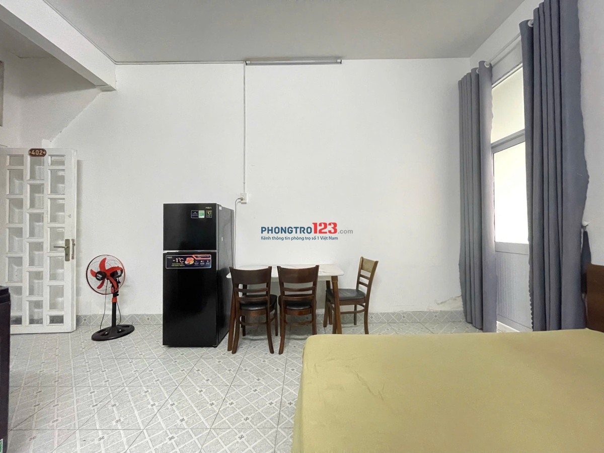Phòng ban công lớn, máy giặt riêng ở 3 tháng 2 quận 10 gần cầu vượt, nhà thi đấu Phú Thọ, bệnh viện