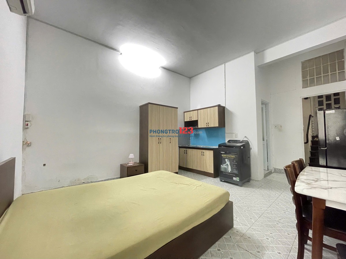 Phòng ban công lớn, máy giặt riêng ở 3 tháng 2 quận 10 gần cầu vượt, nhà thi đấu Phú Thọ, bệnh viện