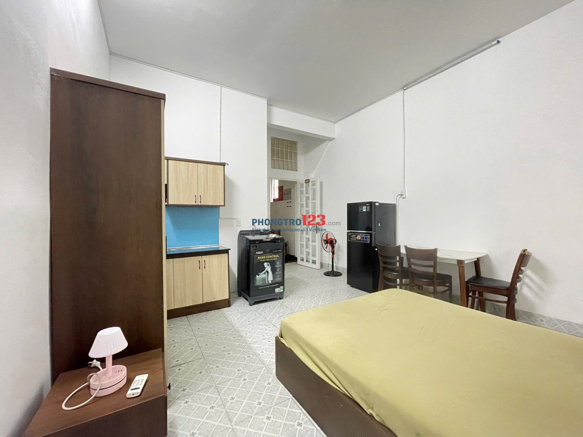 Phòng ban công lớn, máy giặt riêng ở 3 tháng 2 quận 10 gần cầu vượt, nhà thi đấu Phú Thọ, bệnh viện