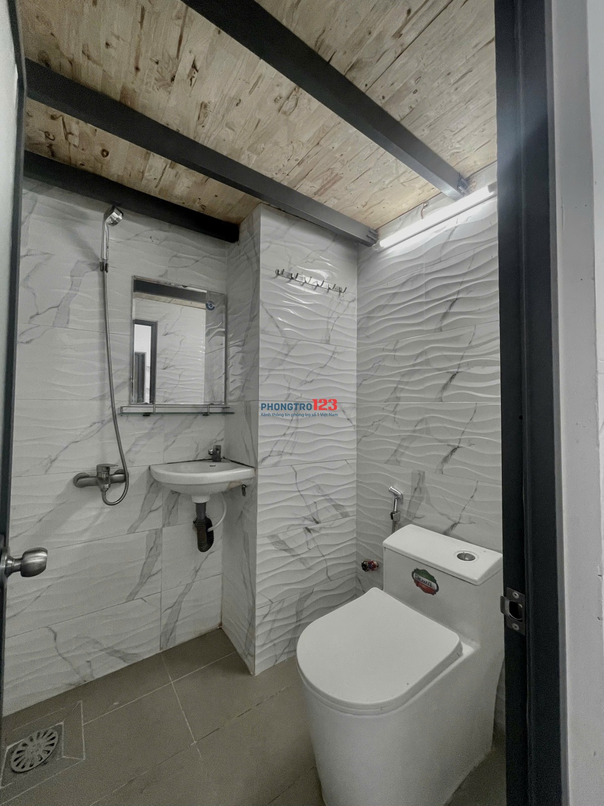Phòng trọ có nội thất máy lạnh nệm quận 12